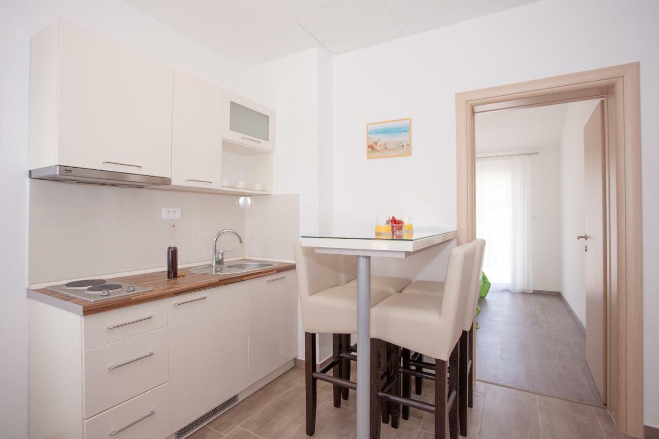 Apartments Mia Baška Voda エクステリア 写真