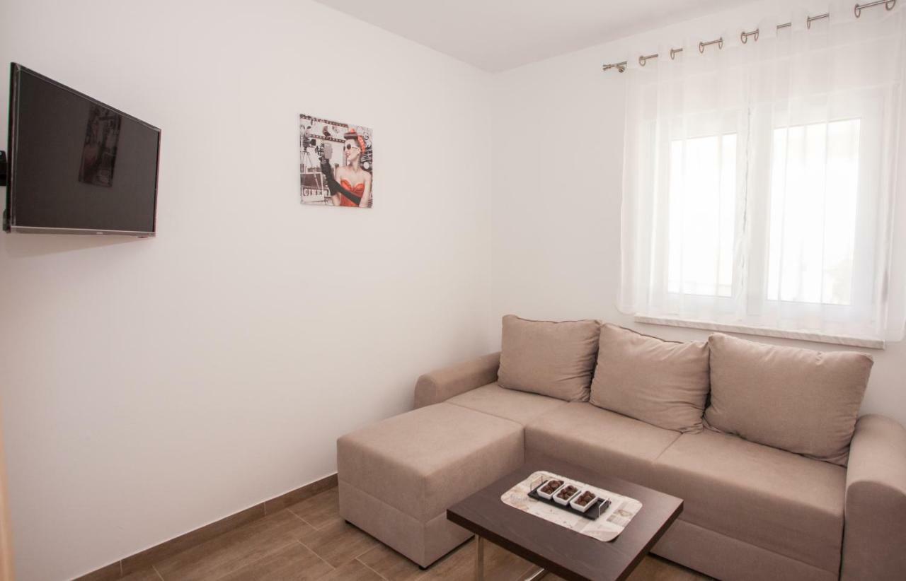 Apartments Mia Baška Voda エクステリア 写真