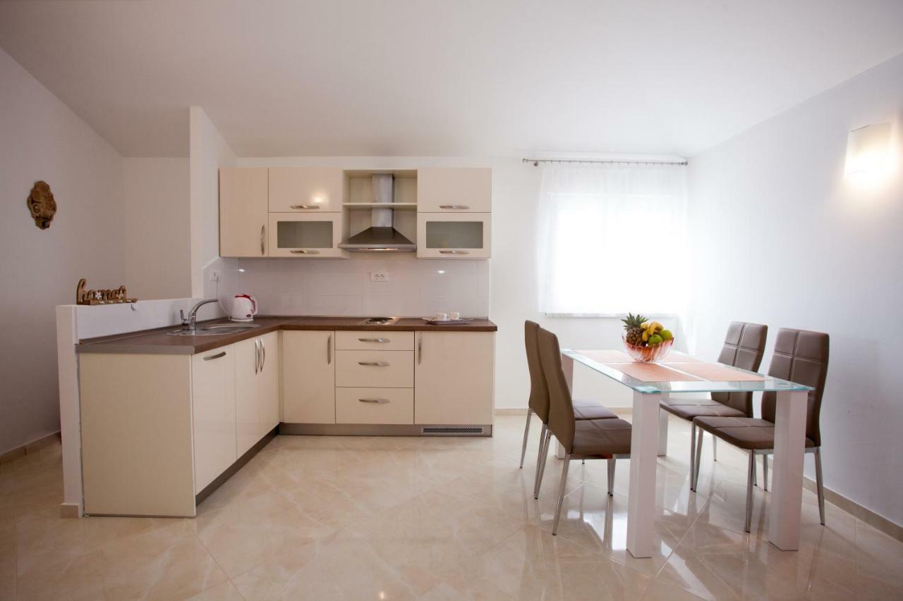 Apartments Mia Baška Voda エクステリア 写真